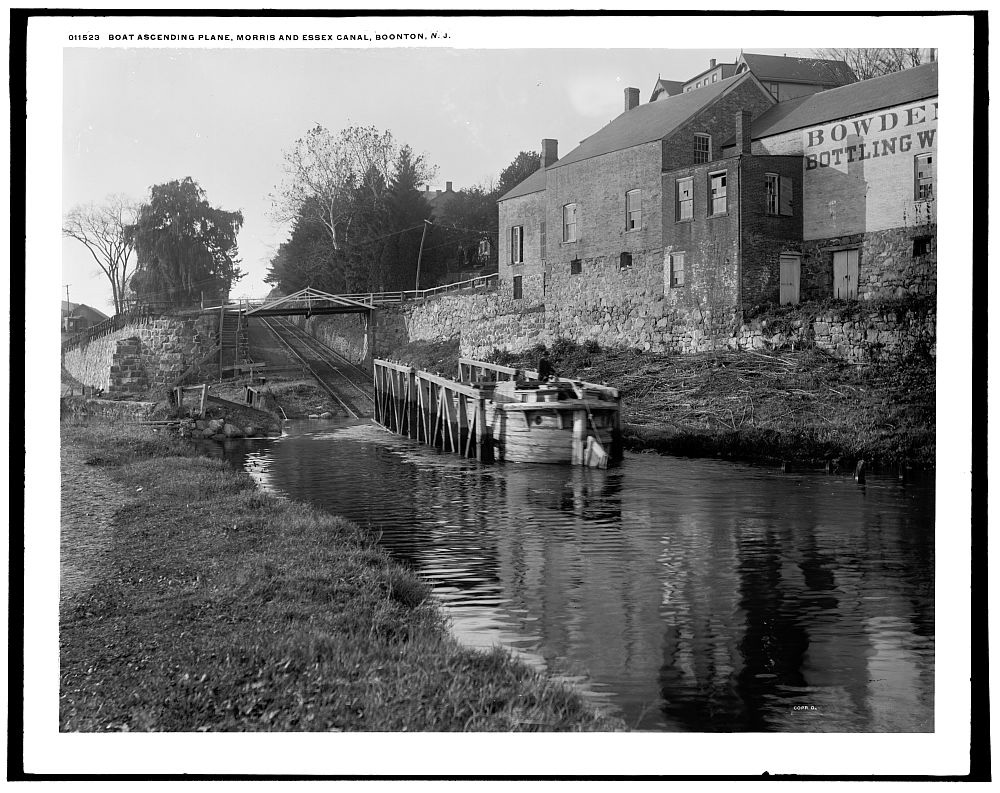 Photograph of "Boat ascedngin plane, Morris and Essex Canal, Boonton, N.J.)" (Library of Congress)